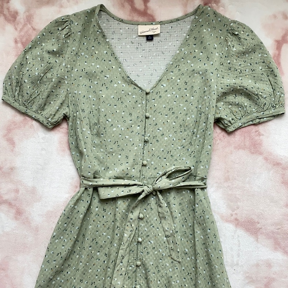 SPRINGY FLORAL GREEN DRESS